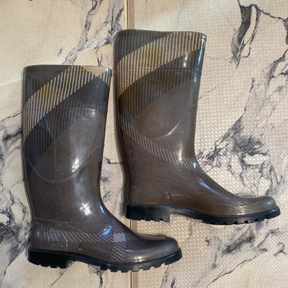 Burberry Mega Check☑️Smokey Grey Boots RARE & Beautiful! 🔥GUC 38 EU, 7.5-8🇺🇸 - Picture 7 of 13